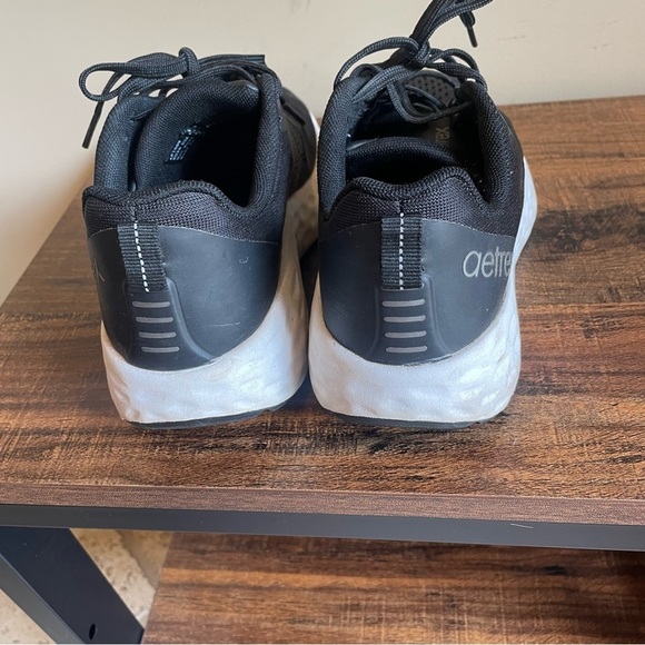 Aetrex Black and White Athletic Shoes Size 6.5 - Picture 3 of 7